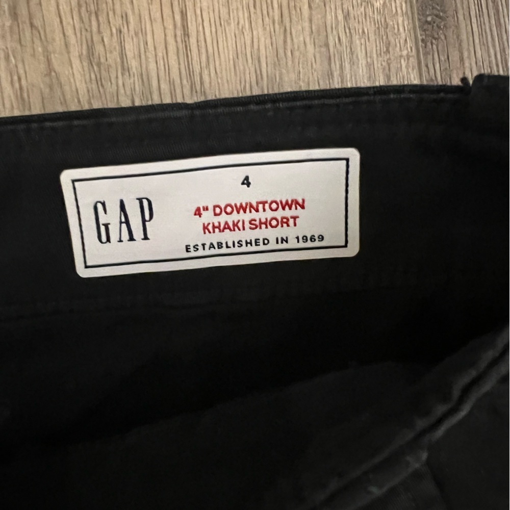 GAP Black Women's 4” downtown khaki Shorts mid rise, stretch, 4” inseam s 4 NWT - Picture 3 of 8